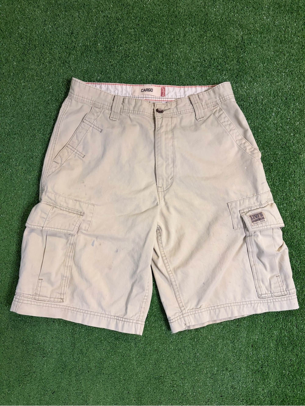 Vintage Levi’s Beige Baggy Cargo Shorts